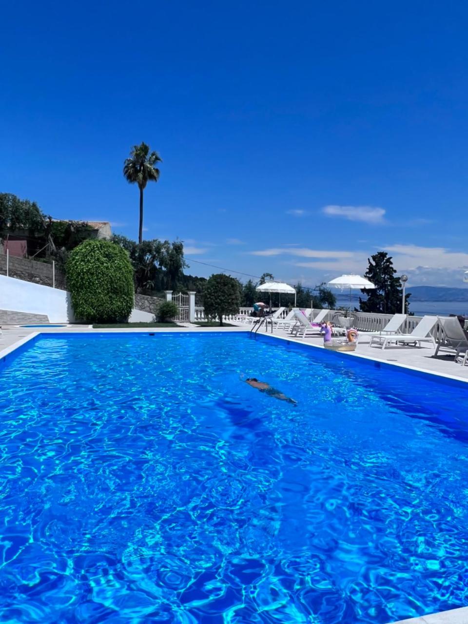 Brentanos Apartments - A - View of Paradise - 5