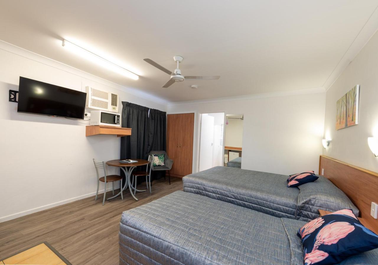 Riviera on Ruthven Motel photo 3