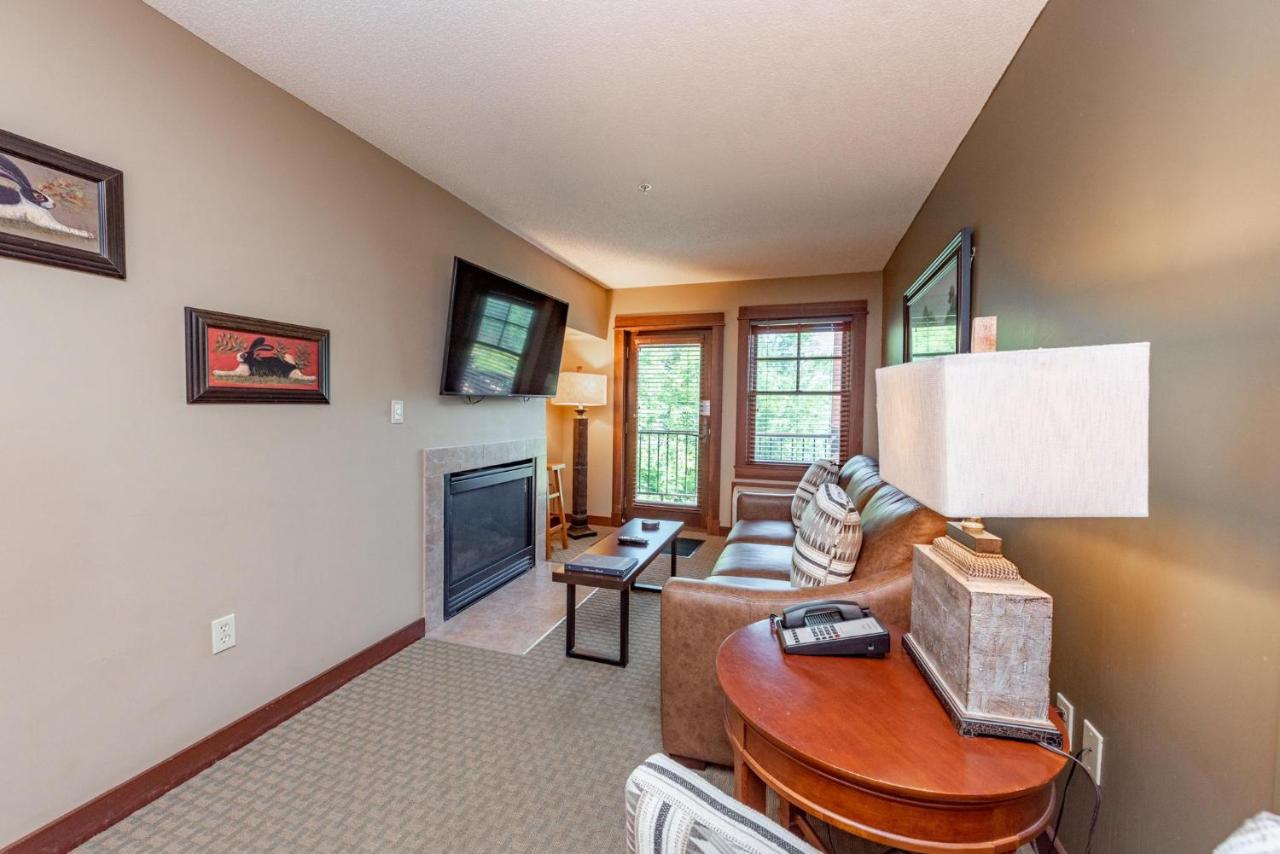 B204 One Bedroom Lake View - 4