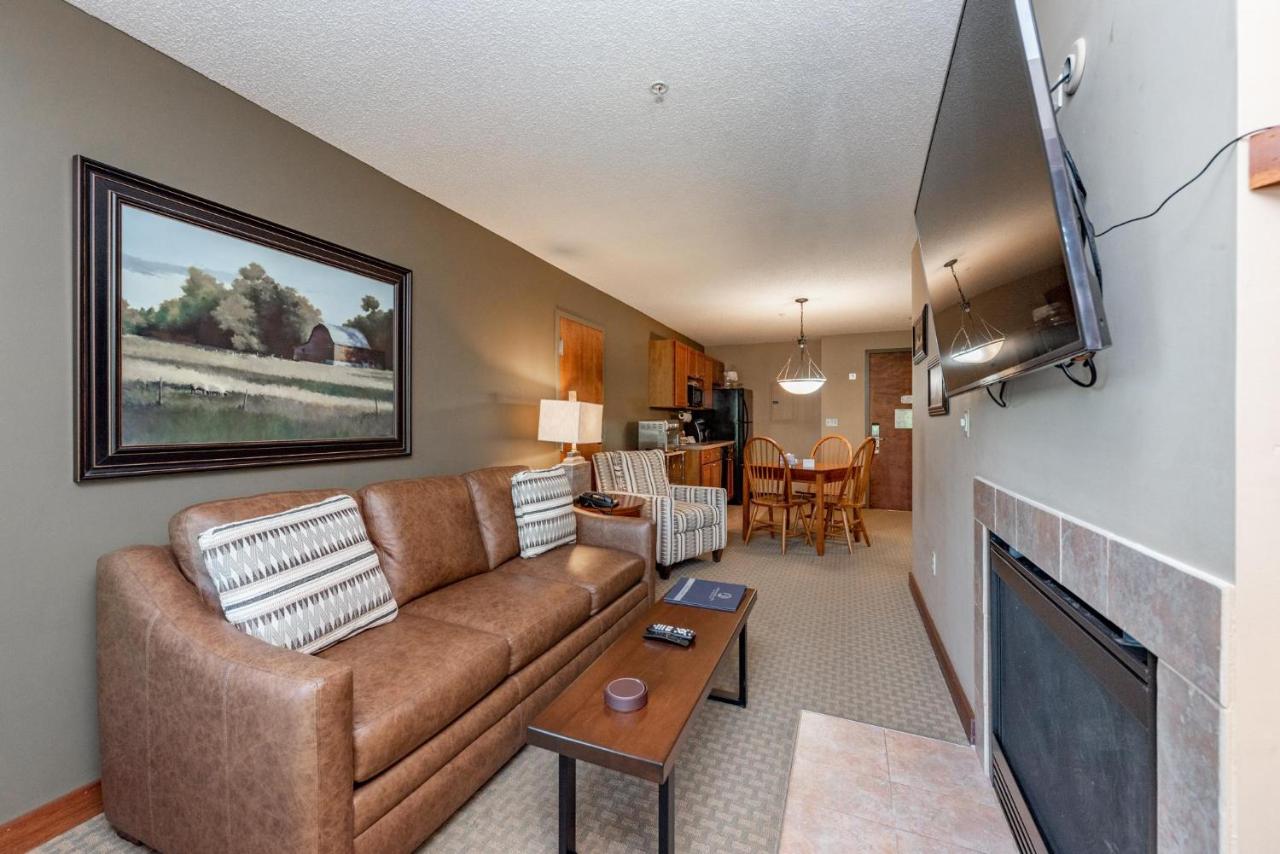 B204 One Bedroom Lake View - 3