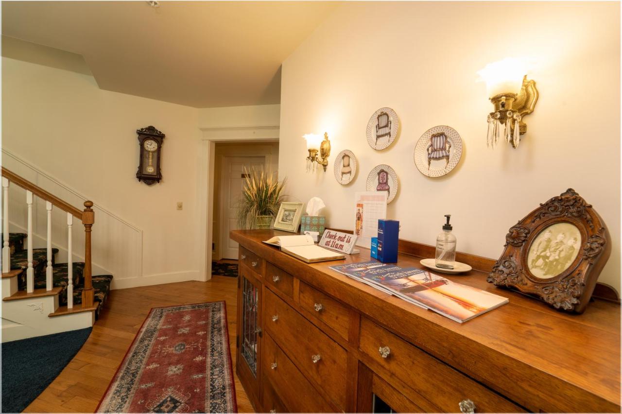 Yelton Manor Bed and Breakfast photo 4