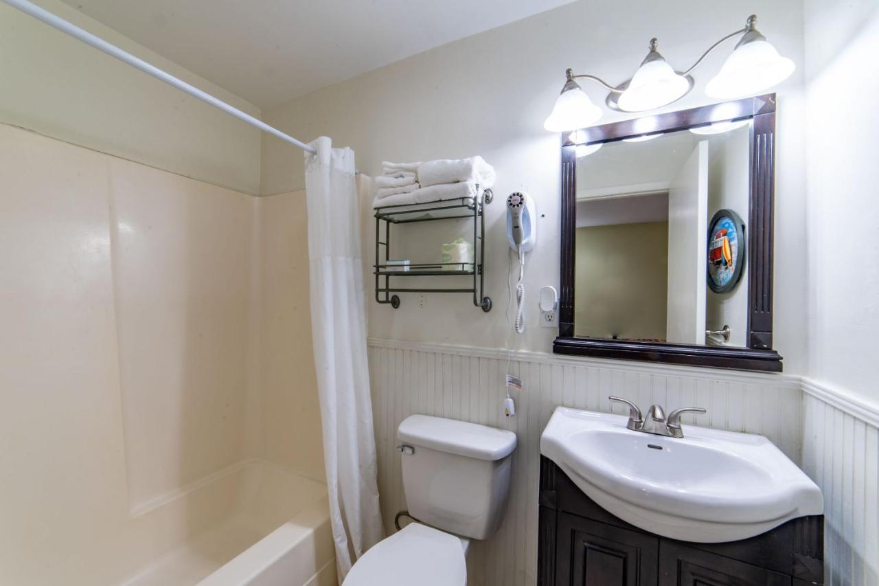 Captain's Table Hotel by Everglades Adventures photo 2