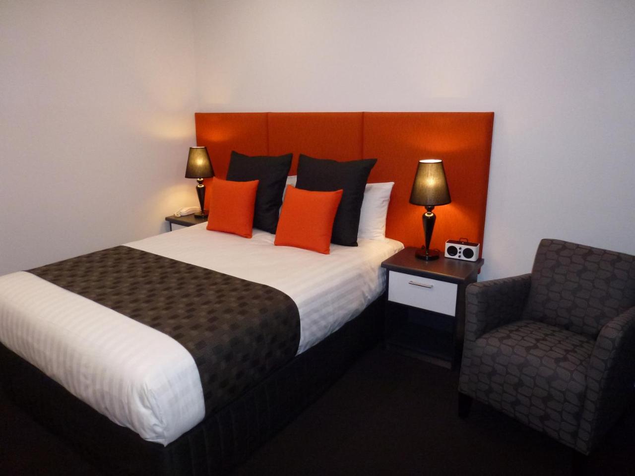 Tower Motor Inn photo 2