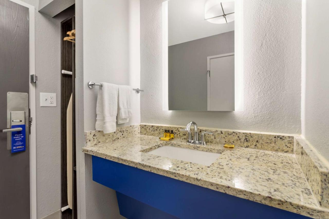 Best Western Plus Cleveland Inn & Suites photo 4