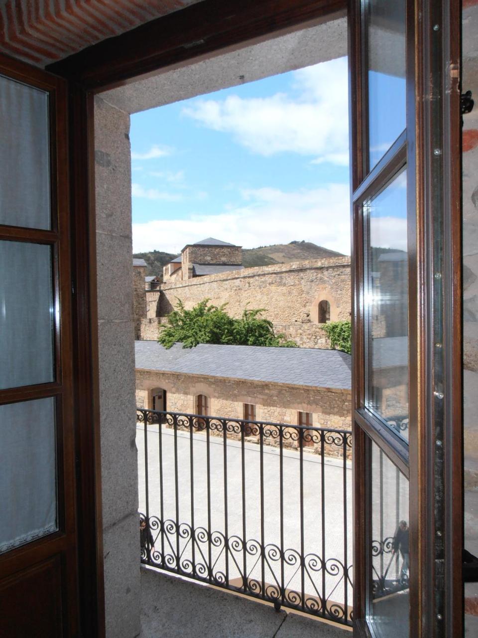 Hostal Virgen de la Encina photo 4