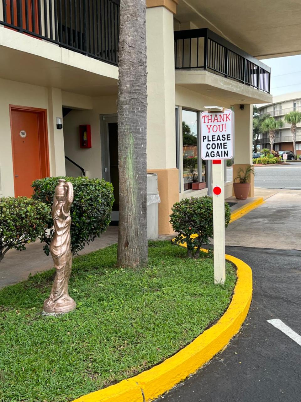 Hole Inn the Wall Hotel - Fort Walton Beach - Sunset Plaza - near Beaches & Hurlburt Thumbnail
