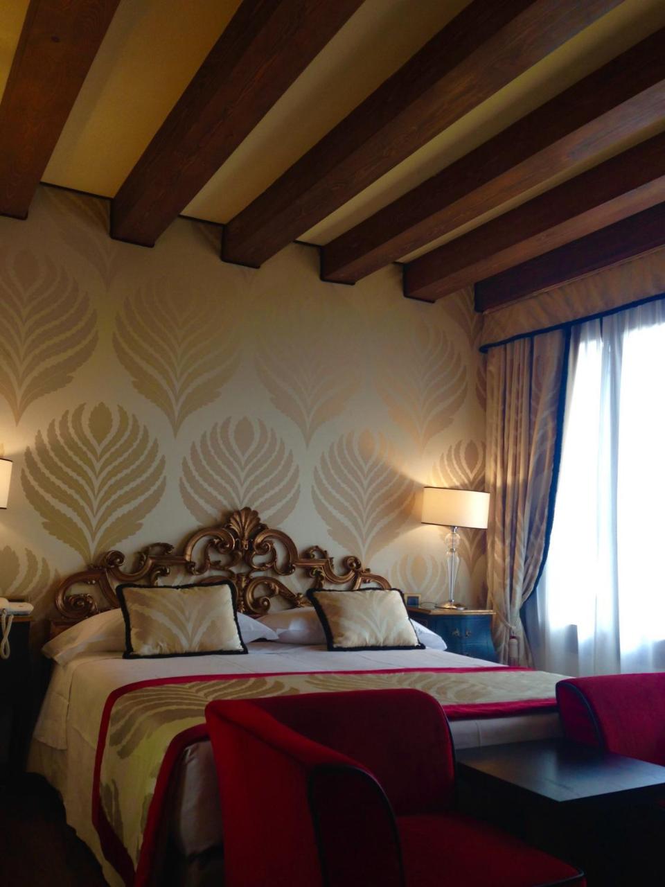 Hotel Amadeus photo 2