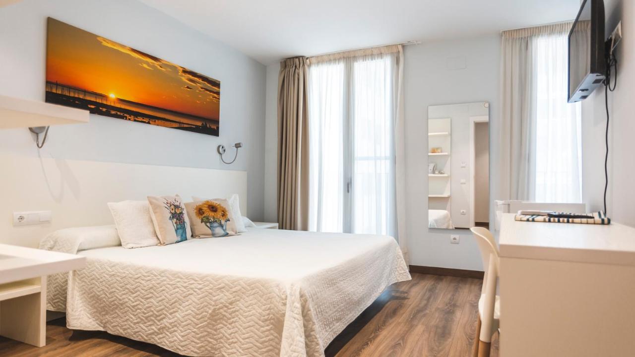Agusti Hostal photo 2