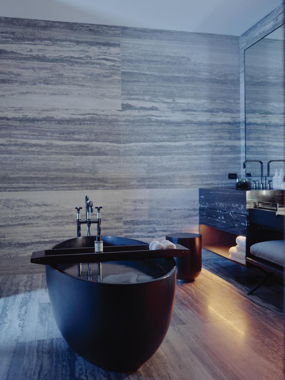 Equinox Hotel New York photo 4