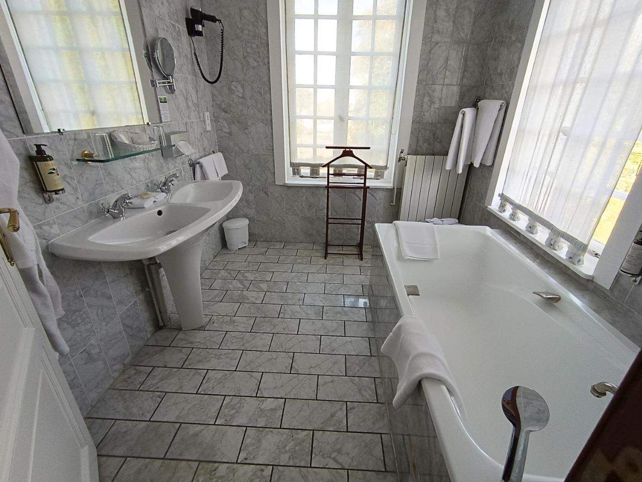 Chateau De Montreuil photo 4