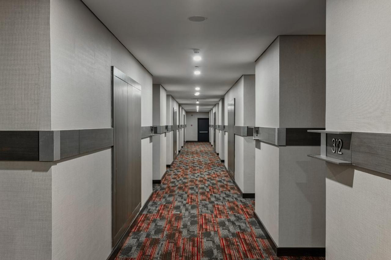 Alisa Hotel Tema
