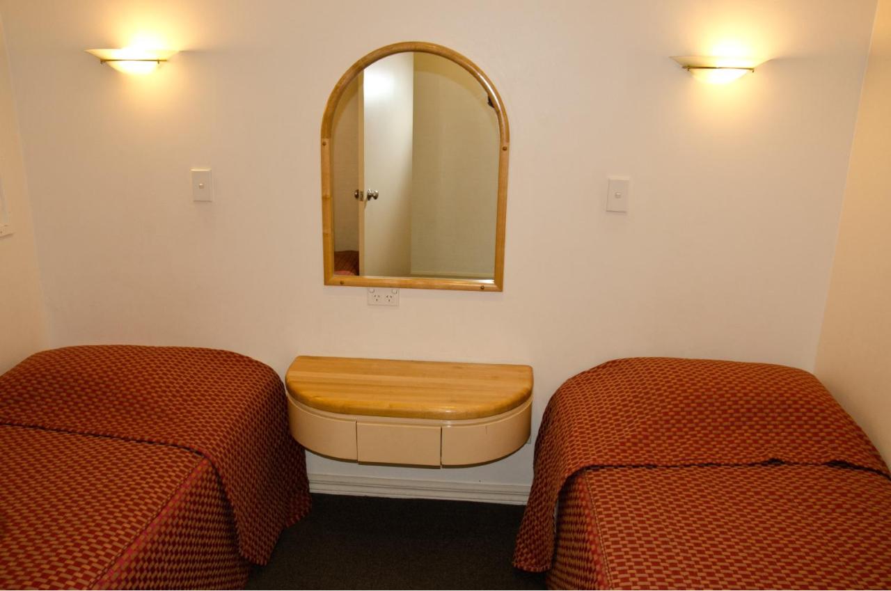Beachfront Motel photo 2