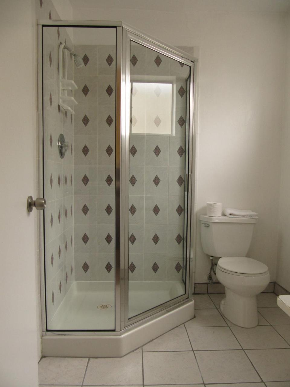 Redwood Inn photo 3