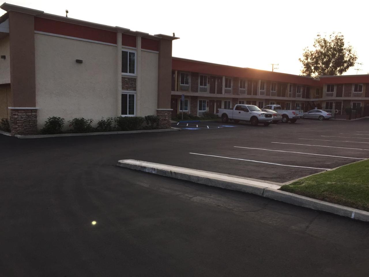 Ontario Inn & Suites photo 3