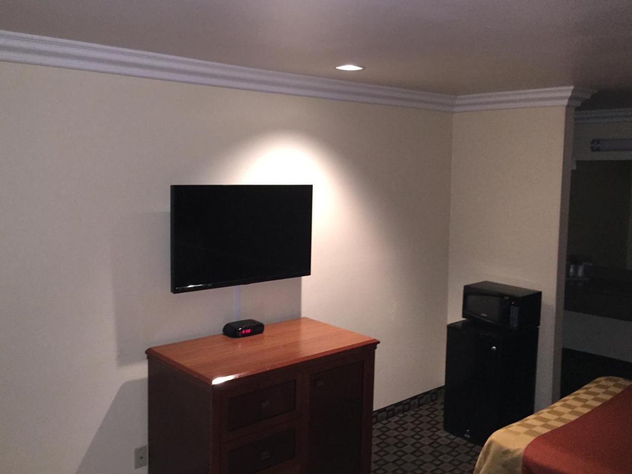 Ontario Inn & Suites photo 4