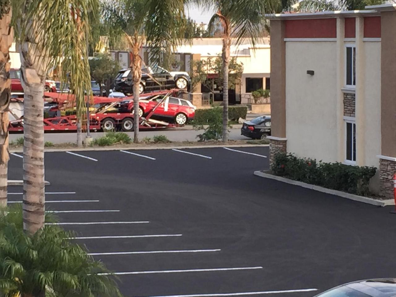 Ontario Inn & Suites photo 2