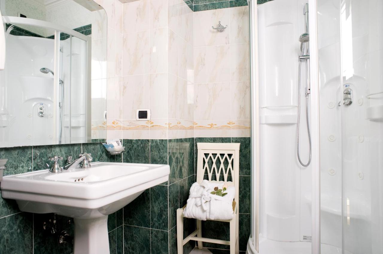 Upper View Suite photo 2