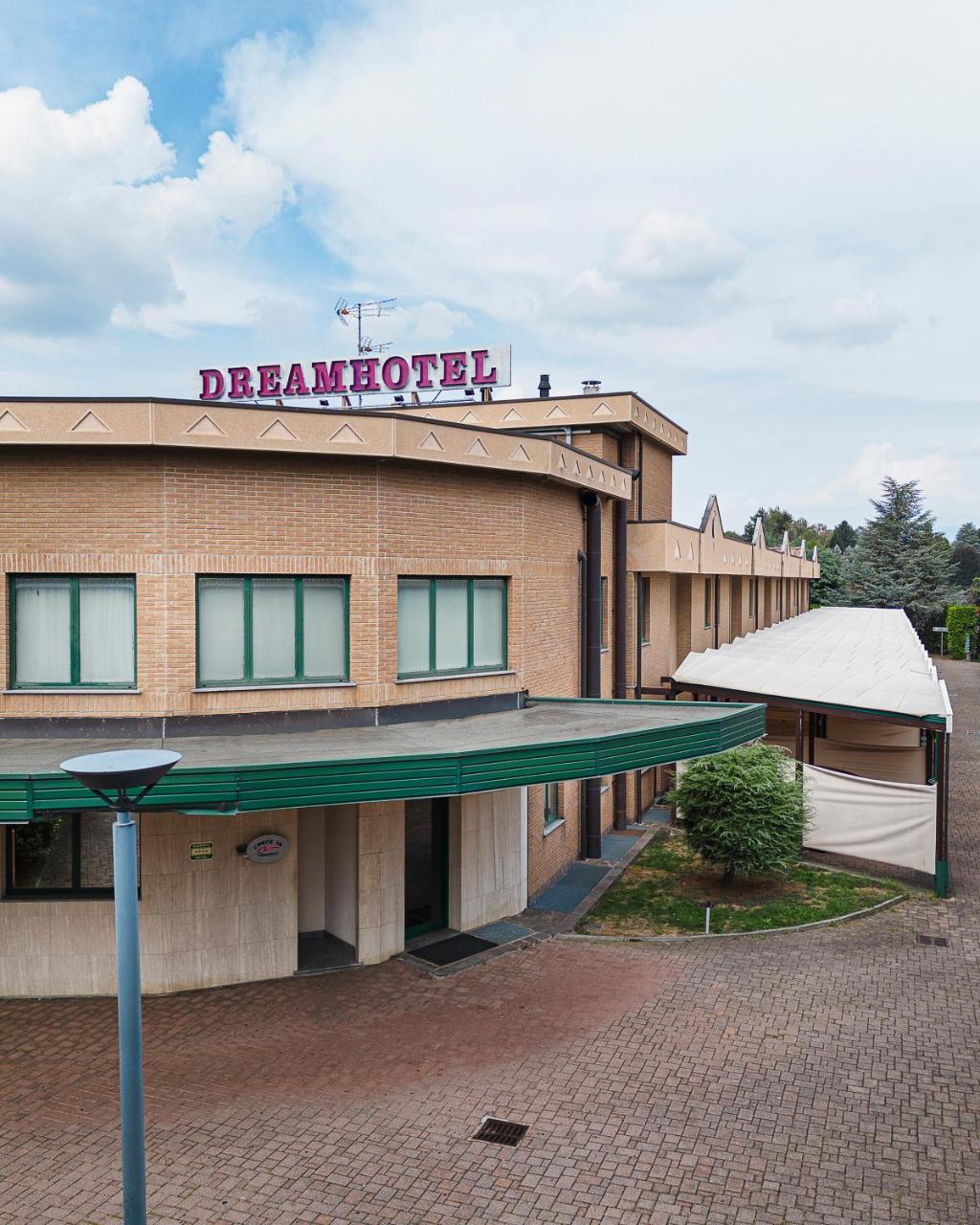 Dreamhotel