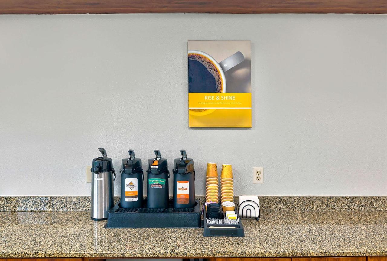 Motel 6 Cedar Rapids, IA - Airport photo 2