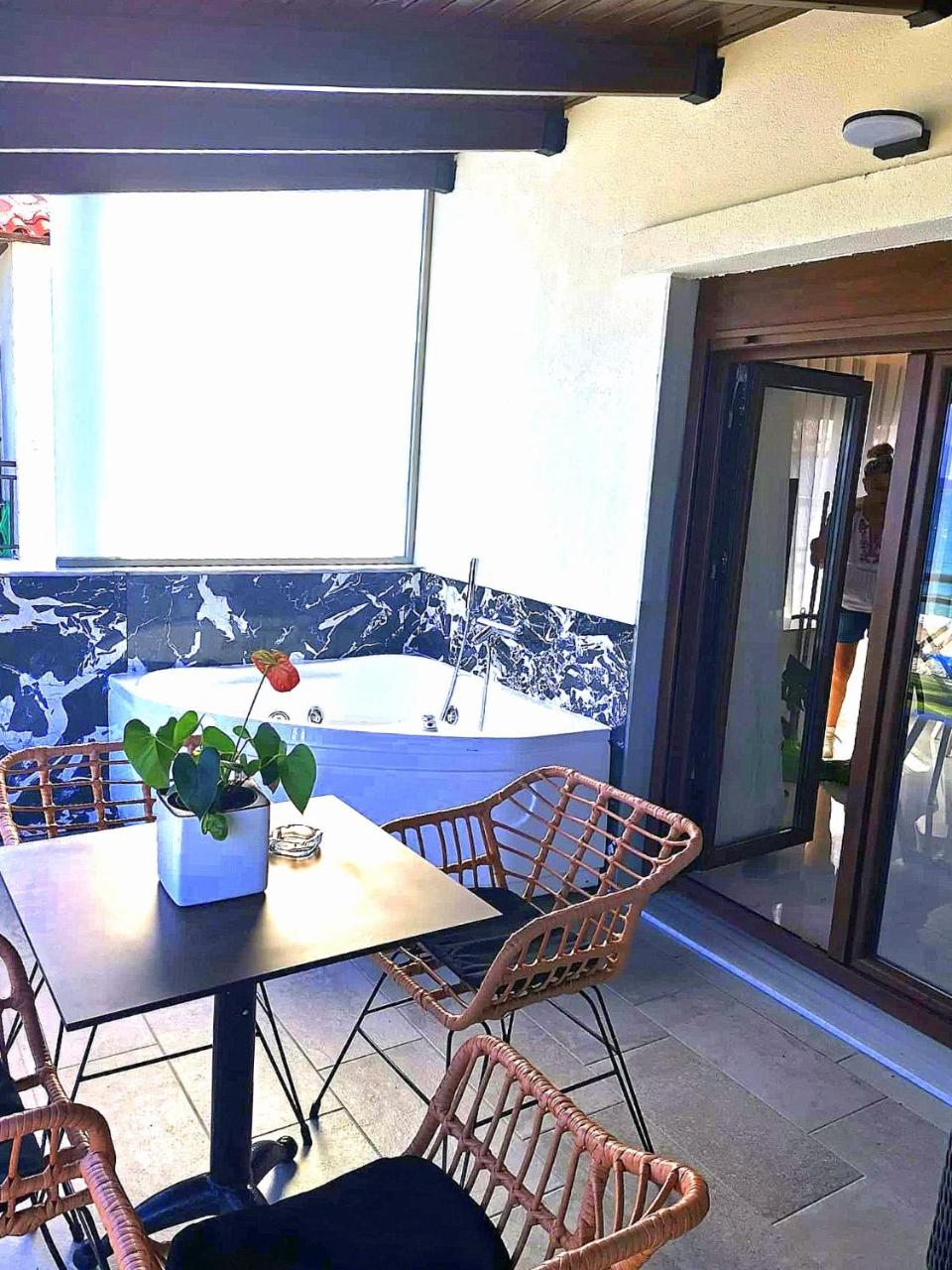 Lux Suite Sea Front Avra - 5