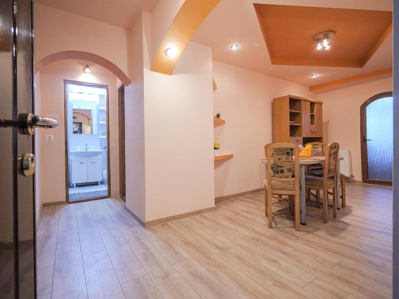 LUXURY Ultracentral - 5