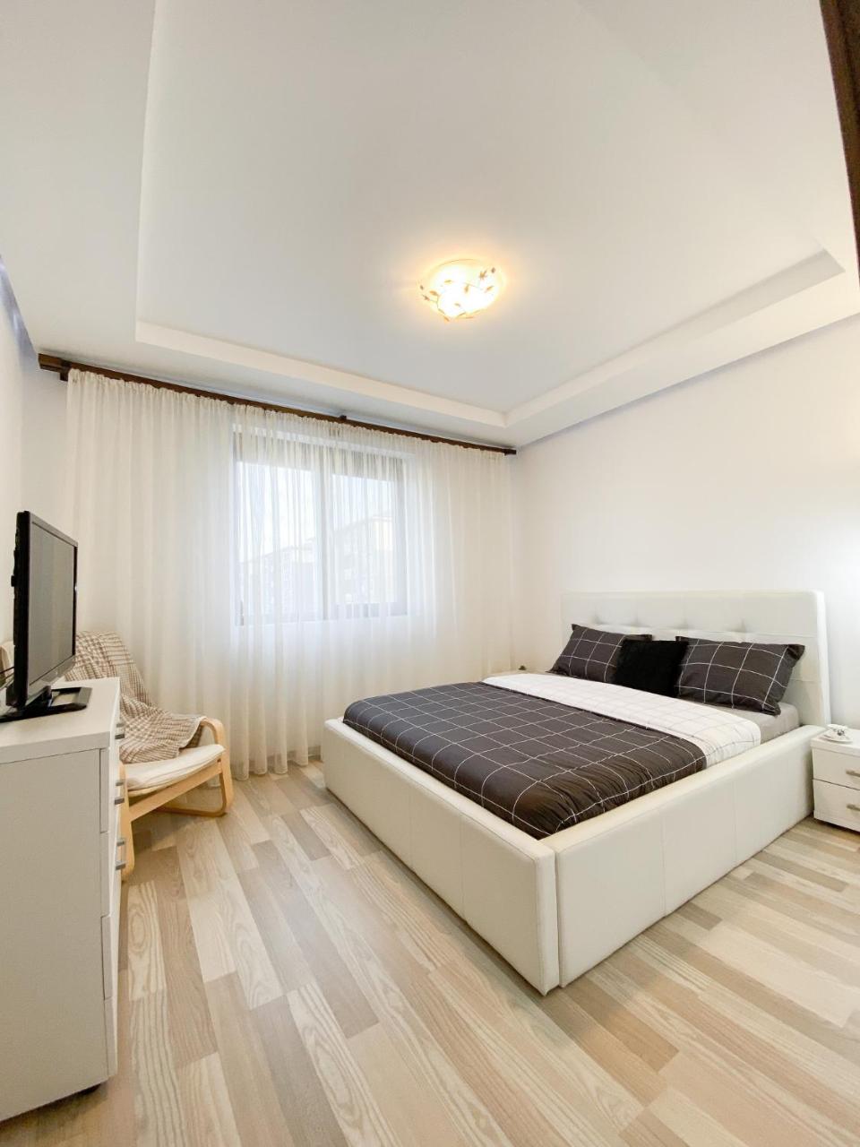 Luxury Apartment with Private Parking - 2