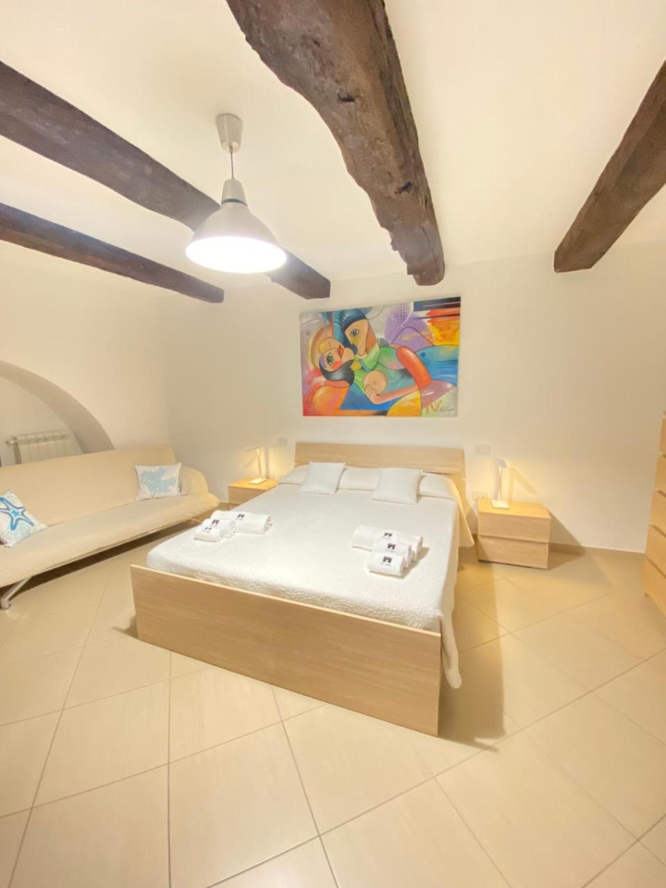 Ch Suite & PrivateParking - Corso 18 Agosto - Apartment - 3