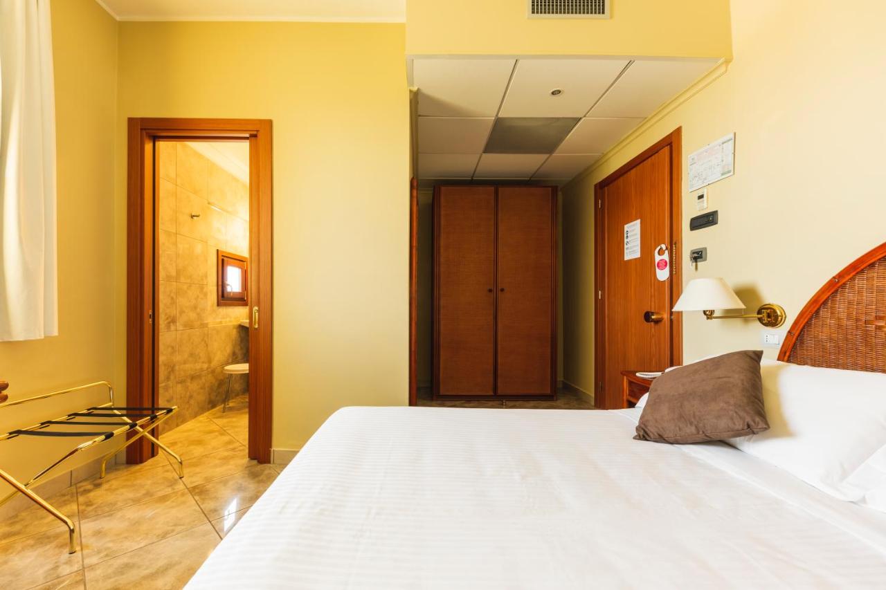 Apulia Hotel Taranto Ara Solis photo 2