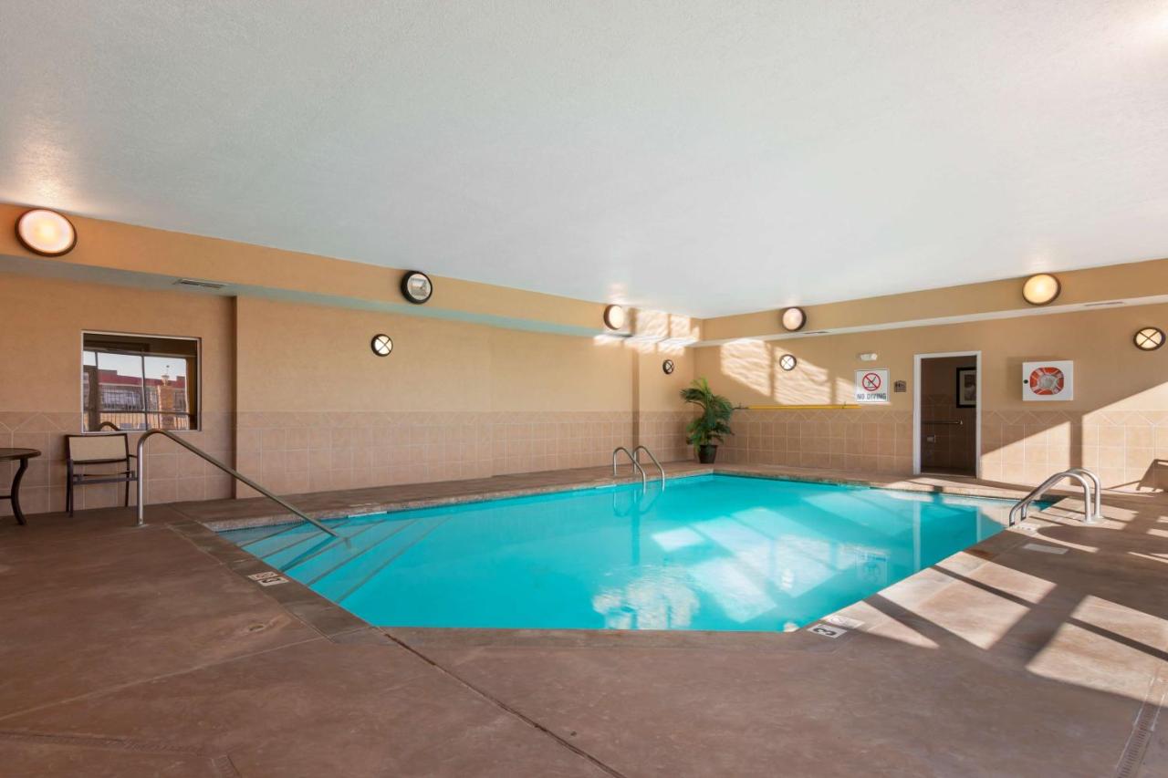 Best Western Plus Butterfield Inn