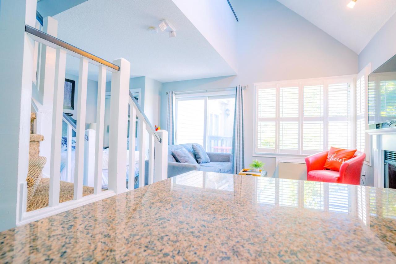Gorgeous Loft in the Heart of Blue Mountain photo 3