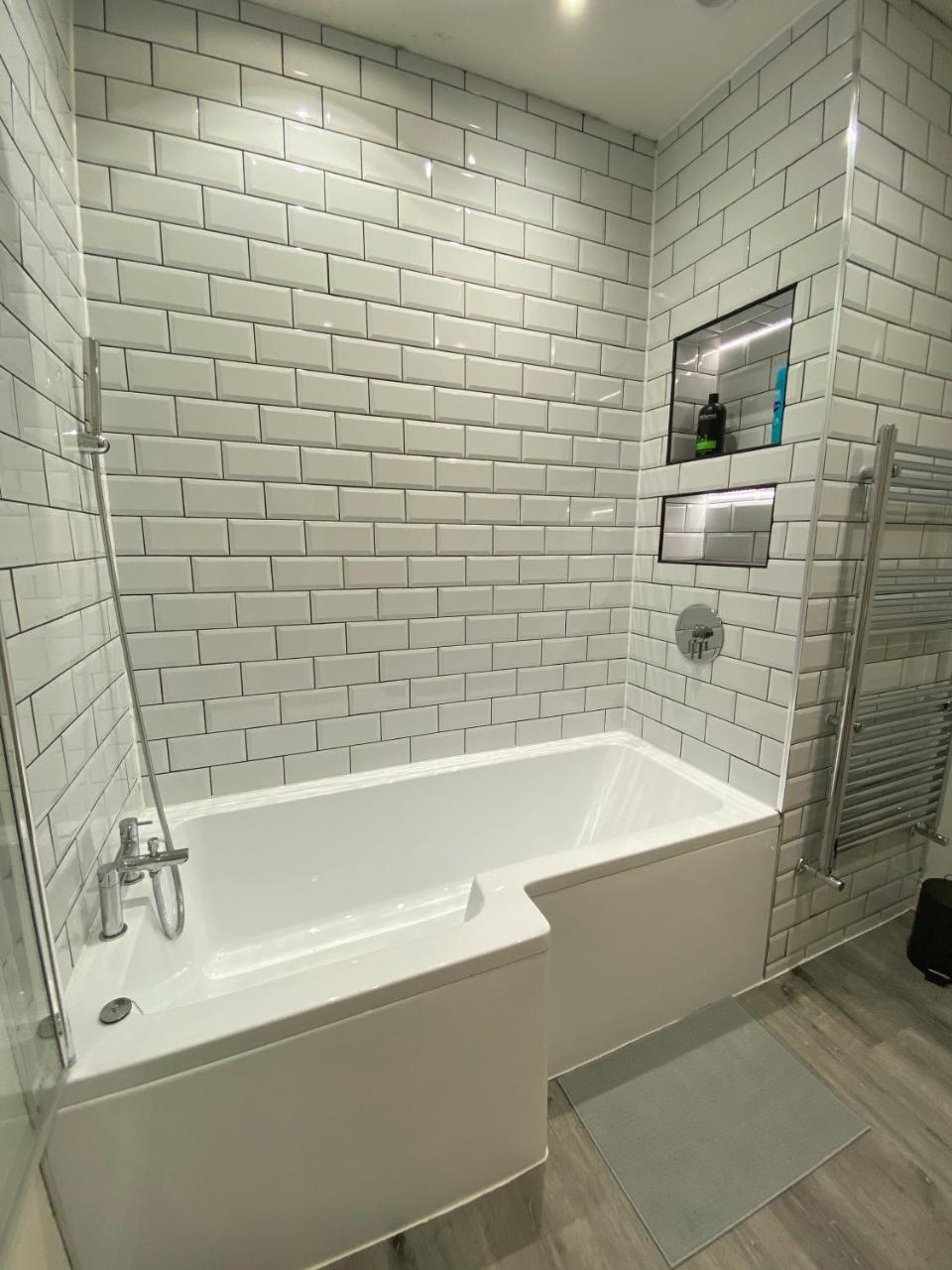 A spacious & modern 3-bed home - 5