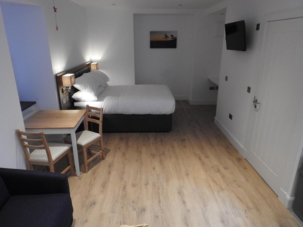 House of Juniper - Luxury Accessible Apartment - 3