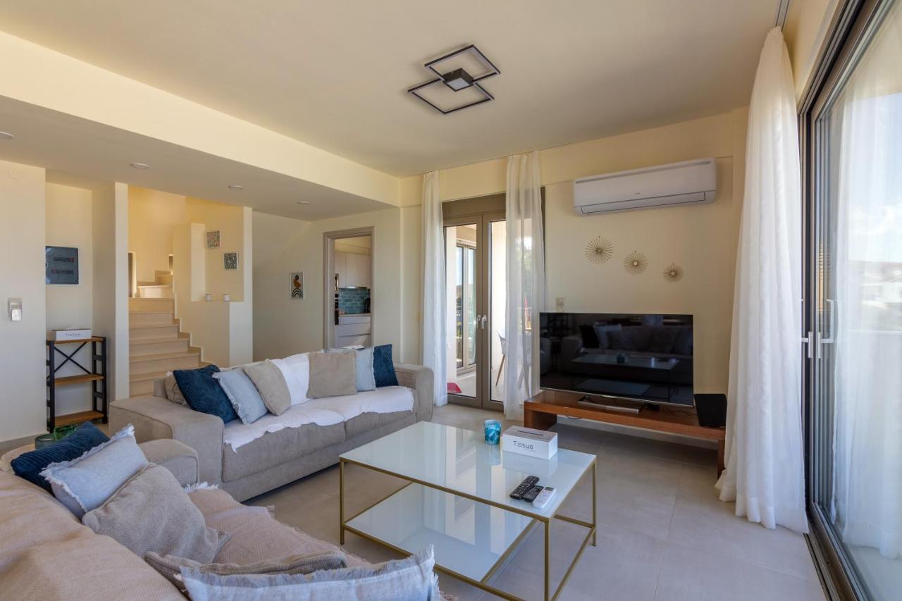 3 Bedroom Villa with Stunning Sea View & Private Parking - 3