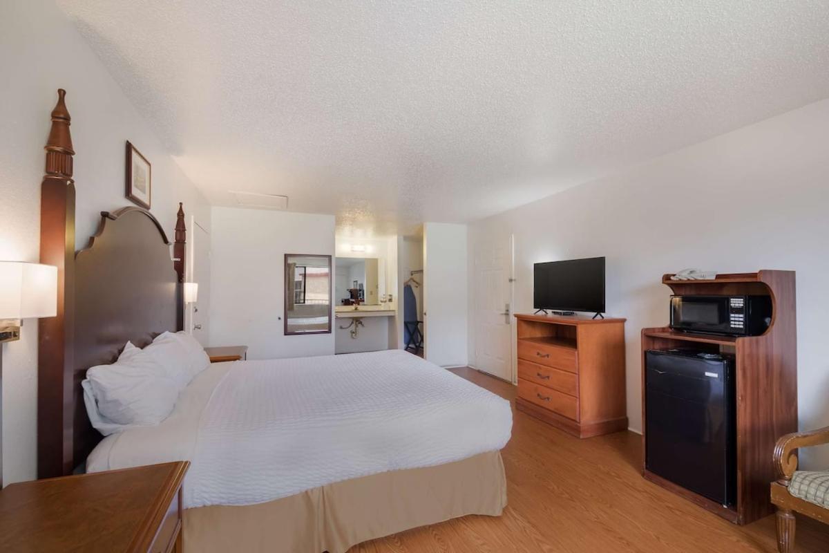 Americas Best Value Inn Lockhart