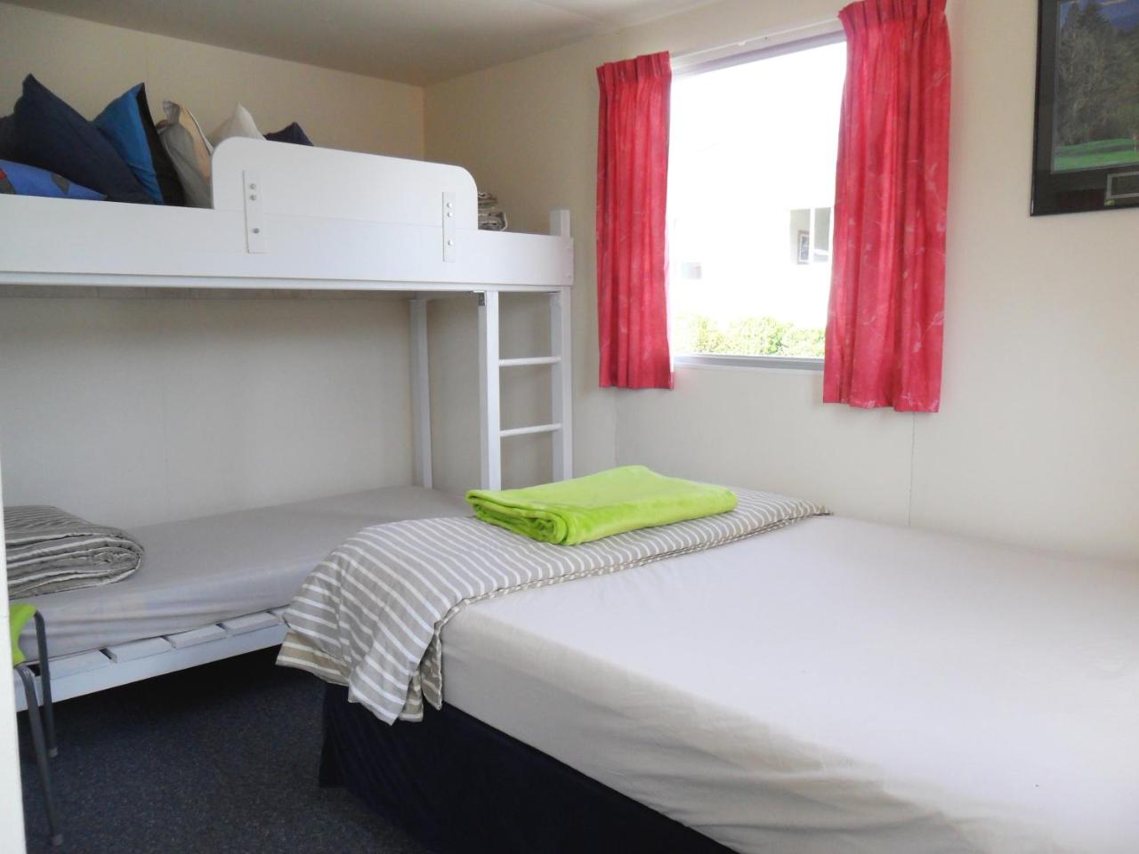 Picton's Waikawa Bay Holiday Park photo 2