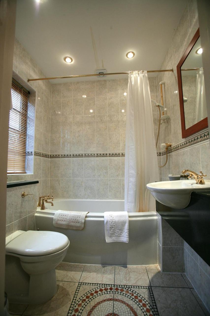 The Peacock Townhouse Hotel Kenilworth - Warwick photo 4
