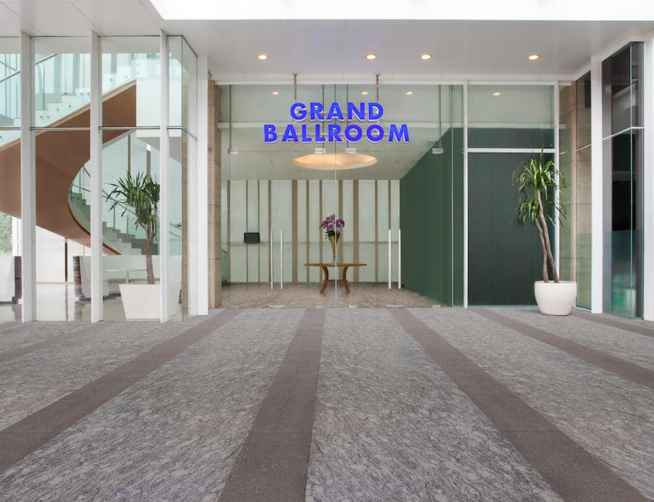 Js Luwansa Hotel & Convention Center photo 2