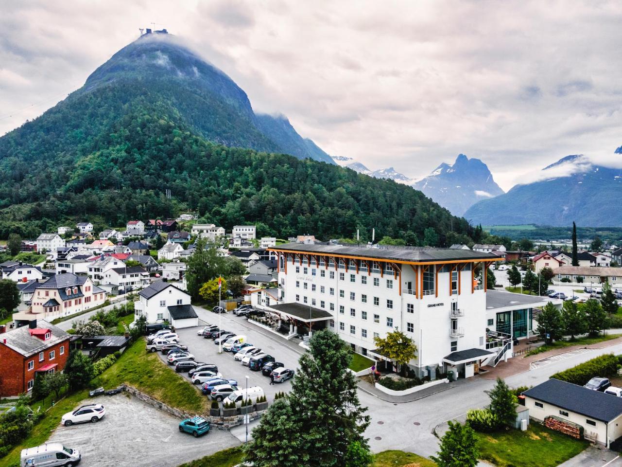 Grand Hotel  by Classic Norway Hotels