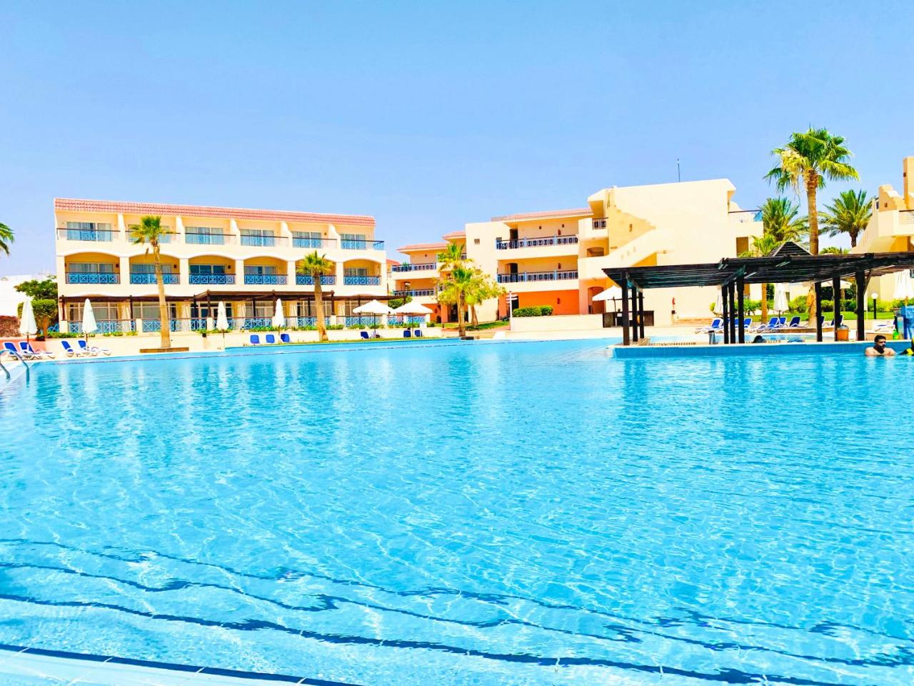 Ivy Cyrene Island Aqua Park Resort