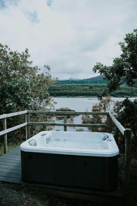 Snowdonia Shepherds Hut + Hot Tub - 2