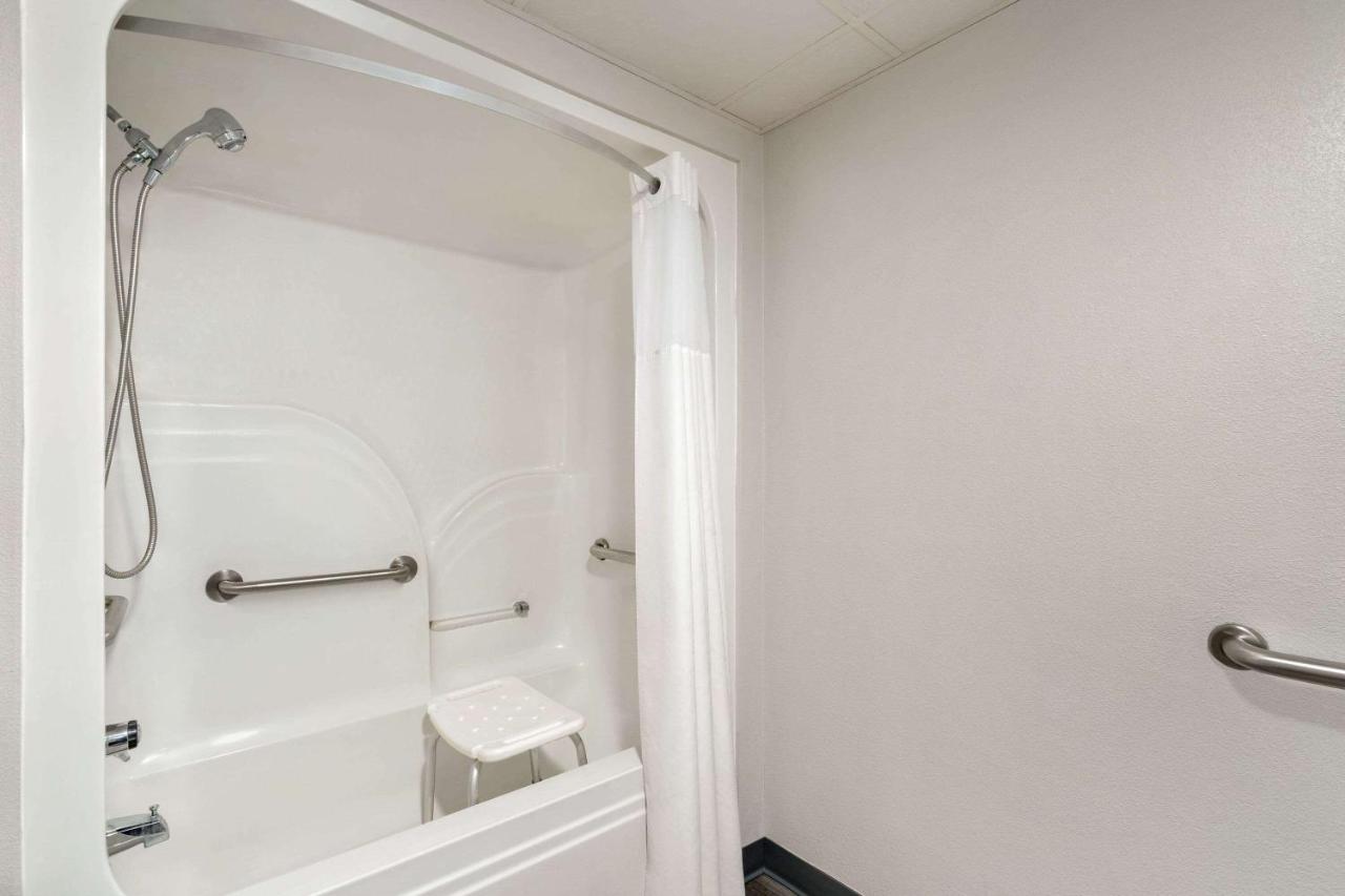 Days Inn by Wyndham Canastota/Verona photo 4