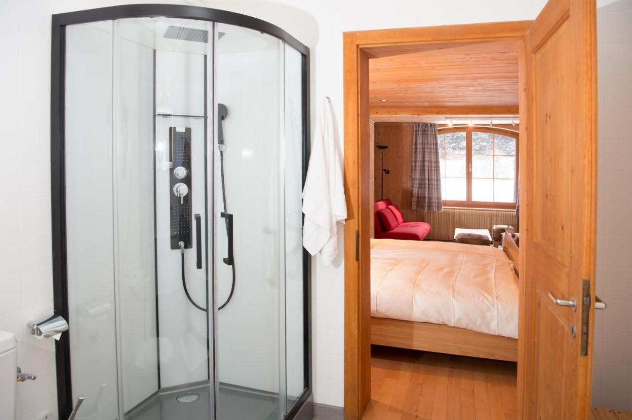 Charming Ski-in Ski-out Chalet photo 4