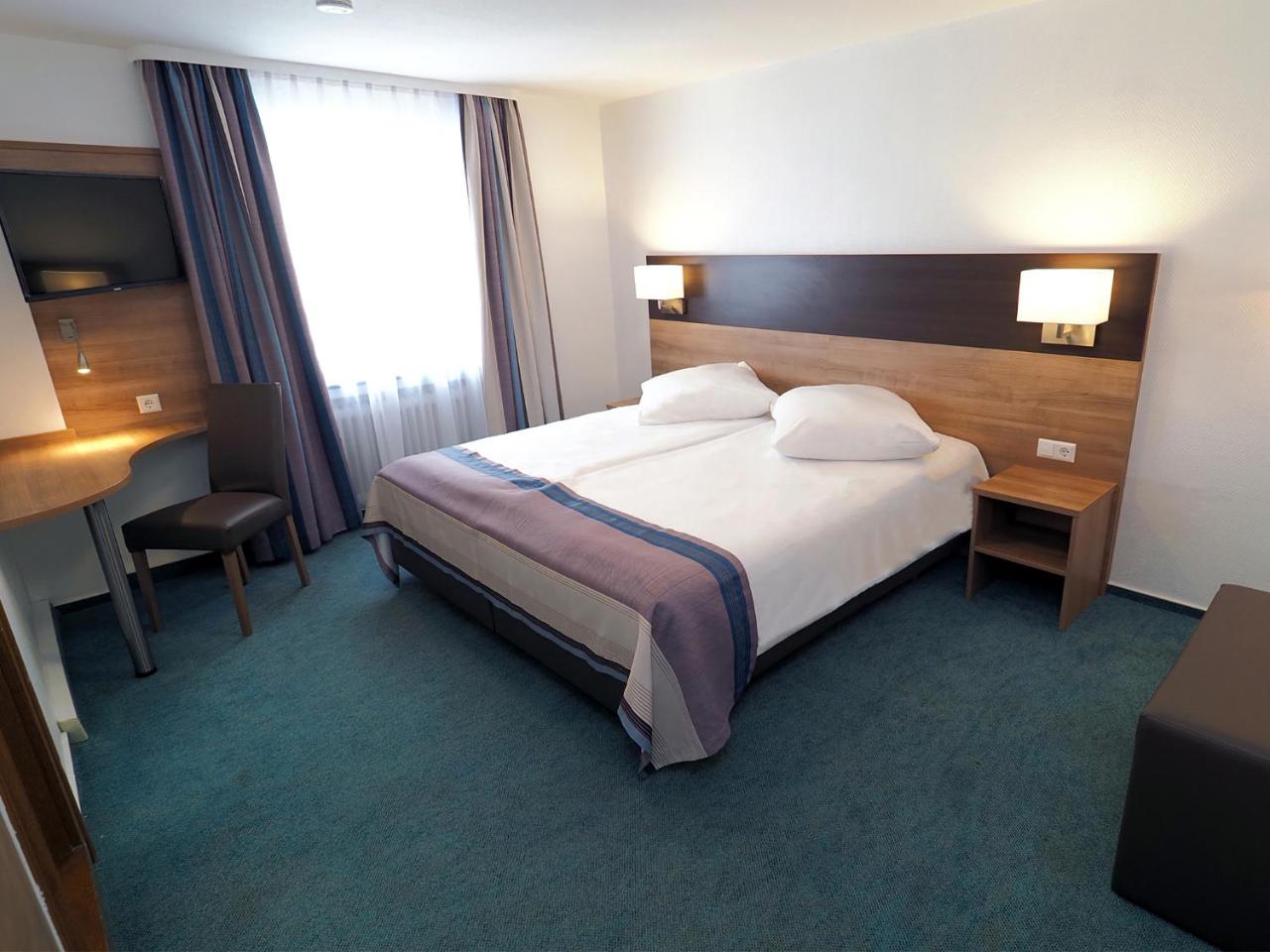 Hotel Goldener Hirsch Mosbach photo 2