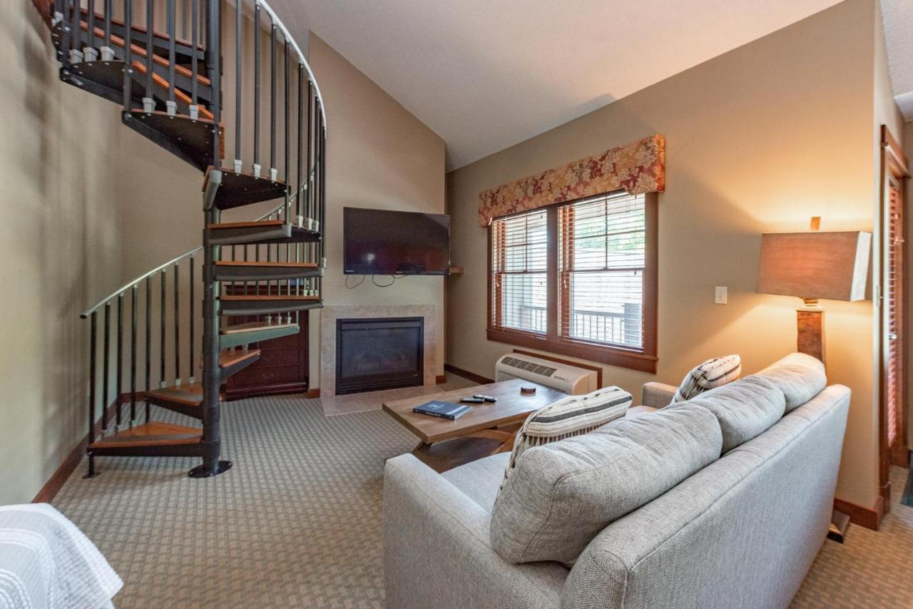 A304 Studio & Loft Standard View - 2