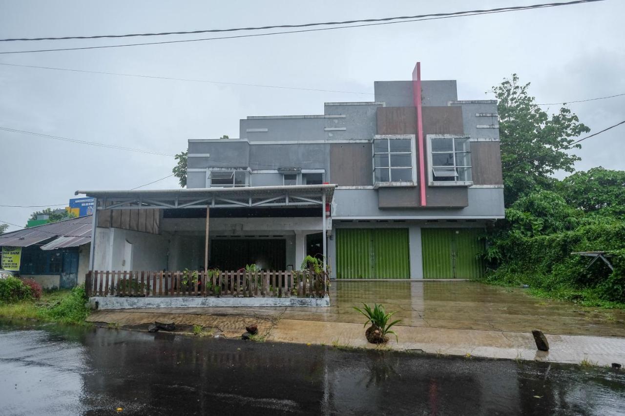 RedDoorz at Lapangan Bandara Sam Ratulangi Manado