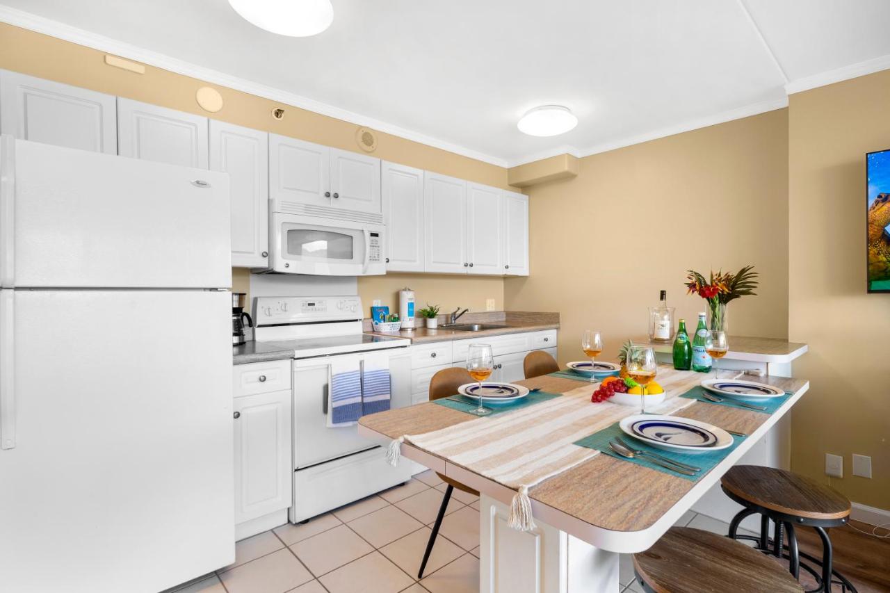 12Fl Waikiki banyan condo with balcony, pool, & parking - 5