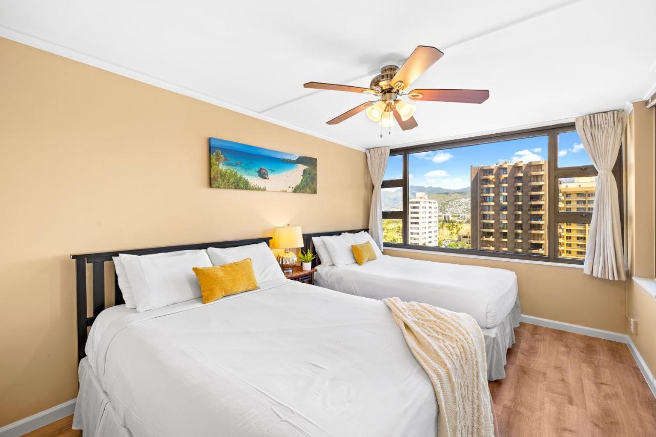 12Fl Waikiki banyan condo with balcony, pool, & parking - 3