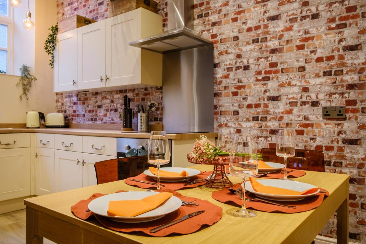 Flat 2, The Old Antiques Warehouse - FREE off-site Health Club access with Pool, Sauna, Steam Room & Gym - 4