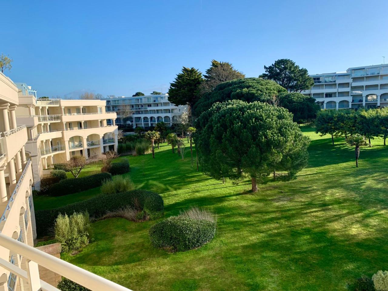 Appartement avec grande terrasse dans un magnifique parc à 5 minutes de la plage - 6