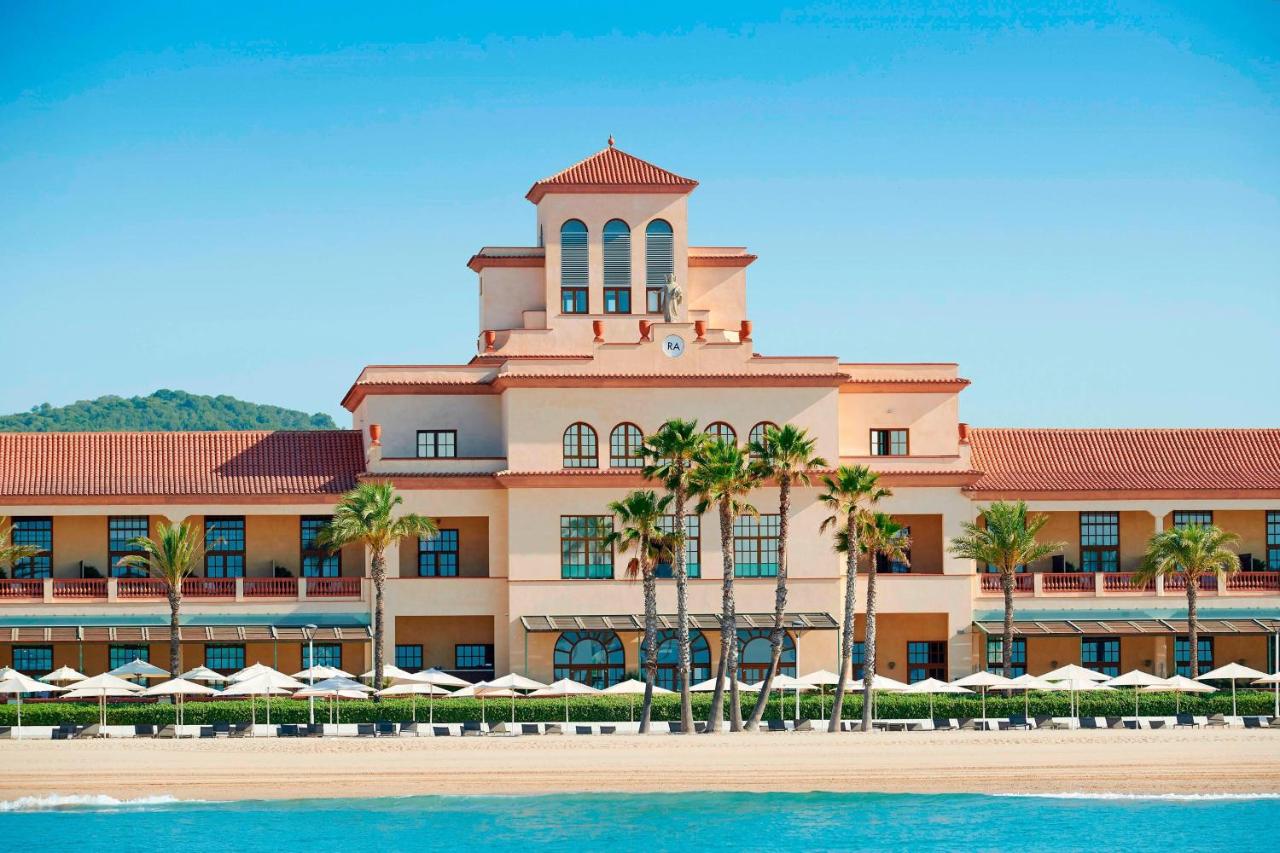 Le Meridien Ra Beach Hotel and Spa - 4